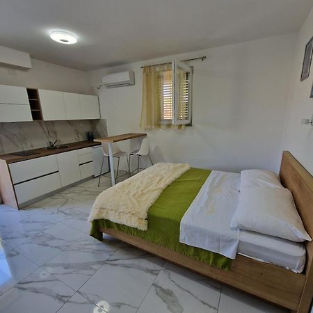 Appartamento Sunce Vrbnik Esterno foto